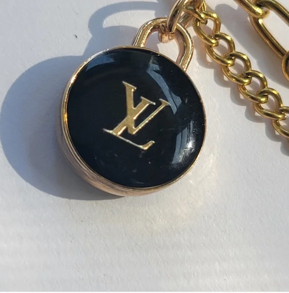 Louis Vuitton zipper pull on unbranded charm bracelet New - Picture 5 of 7